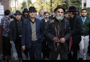 چهره های عجیب در مراسم ختم مرتضی احمدی/تصاویر