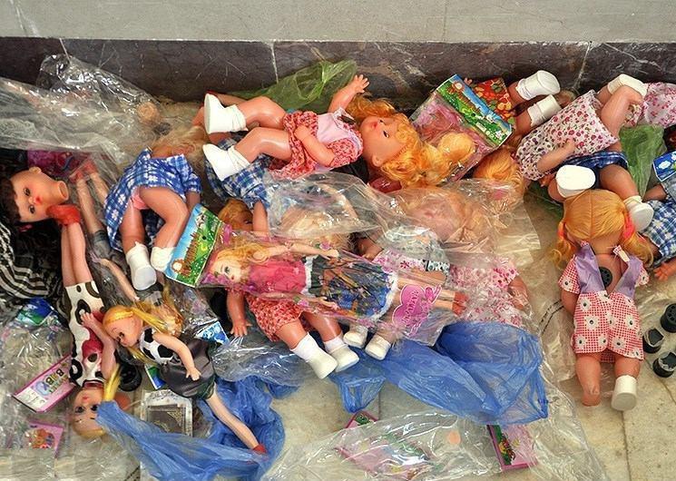 جمع آوری عروسکهای مشکوک در مرز مهران/عکس