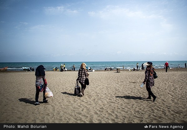 هجوم گردشگران تابستانی به سواحل مازندران/ تصاویر