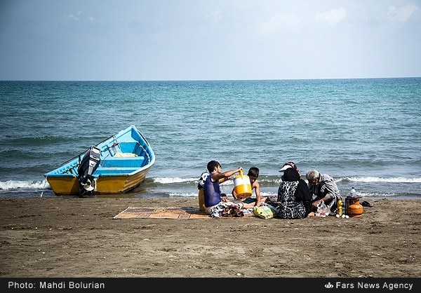 هجوم گردشگران تابستانی به سواحل مازندران/ تصاویر