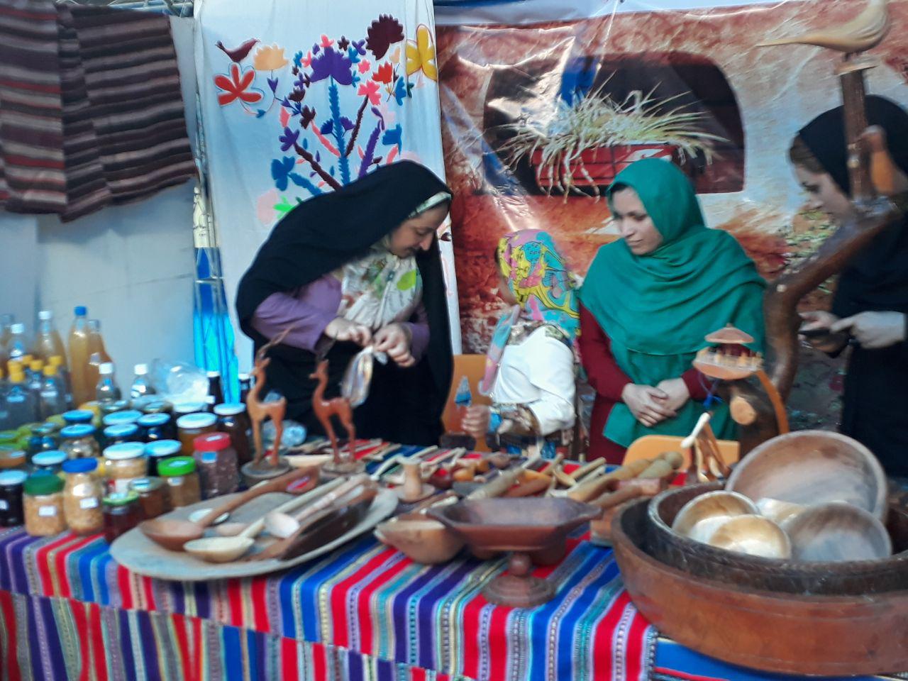 آغاز جشنواره تمشک در نکا / تصاویر