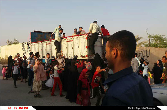صف های طولانی مردم خرمشهر برای آب ! / عکس