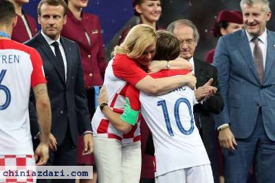 بوسه های جنجالی رئیس جمهور کرواسی در فینال جام جهانی