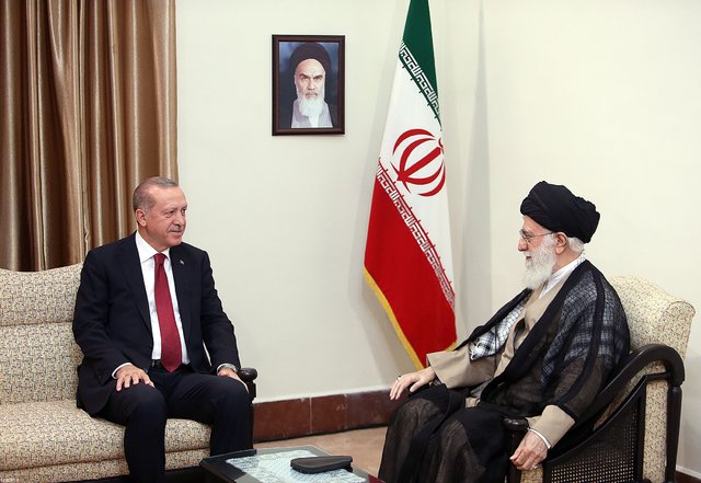 رهبر انقلاب در دیدار اردوغان : ایران و ترکیه دو کشور آبرومند و قدرتمند منطقه هستند