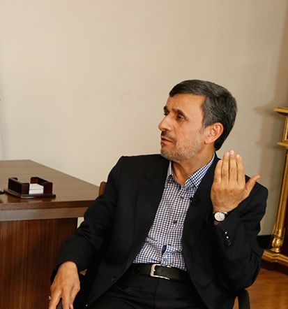 احمدی نژاد : زندان‌ها پر از منتقدین سران سه قوه است