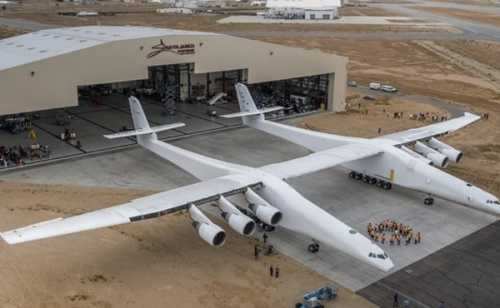 بزرگترین هواپیمای جهان در آمریکا به پرواز در آمد + عکس