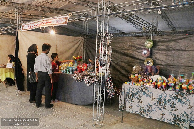 نمایشگاه تابستانی صنایع دستی و سوغات در جزیره پارک ملل ساری