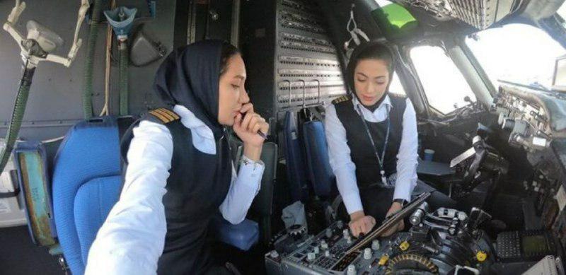 نخستین پرواز هواپیمای مسافری ایران با دو خلبان زن + عکس