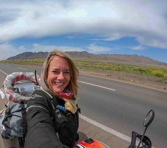 کمک جوانان نکایی به زن موتور سوار گردشگر هلندی