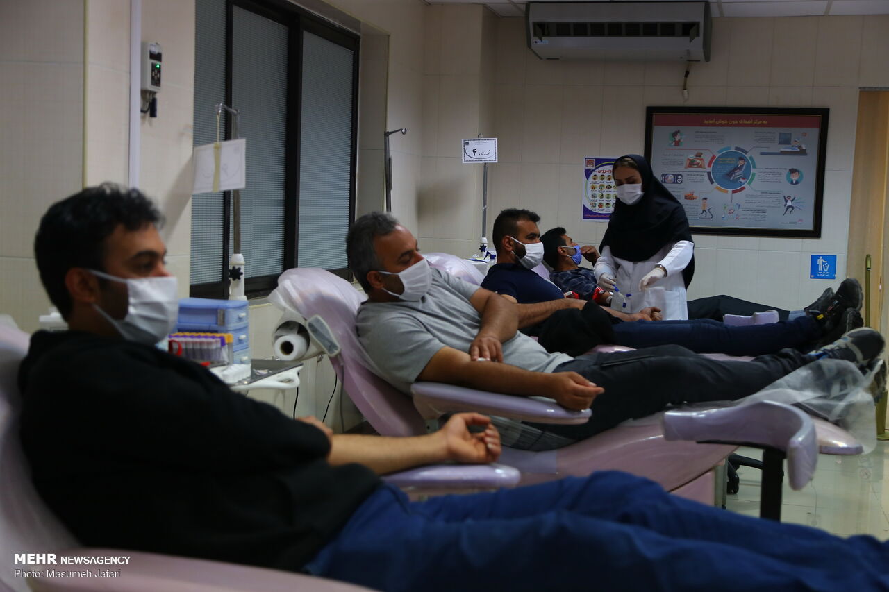 اهدای خون در شب های ماه مبارک رمضان / تصاویر