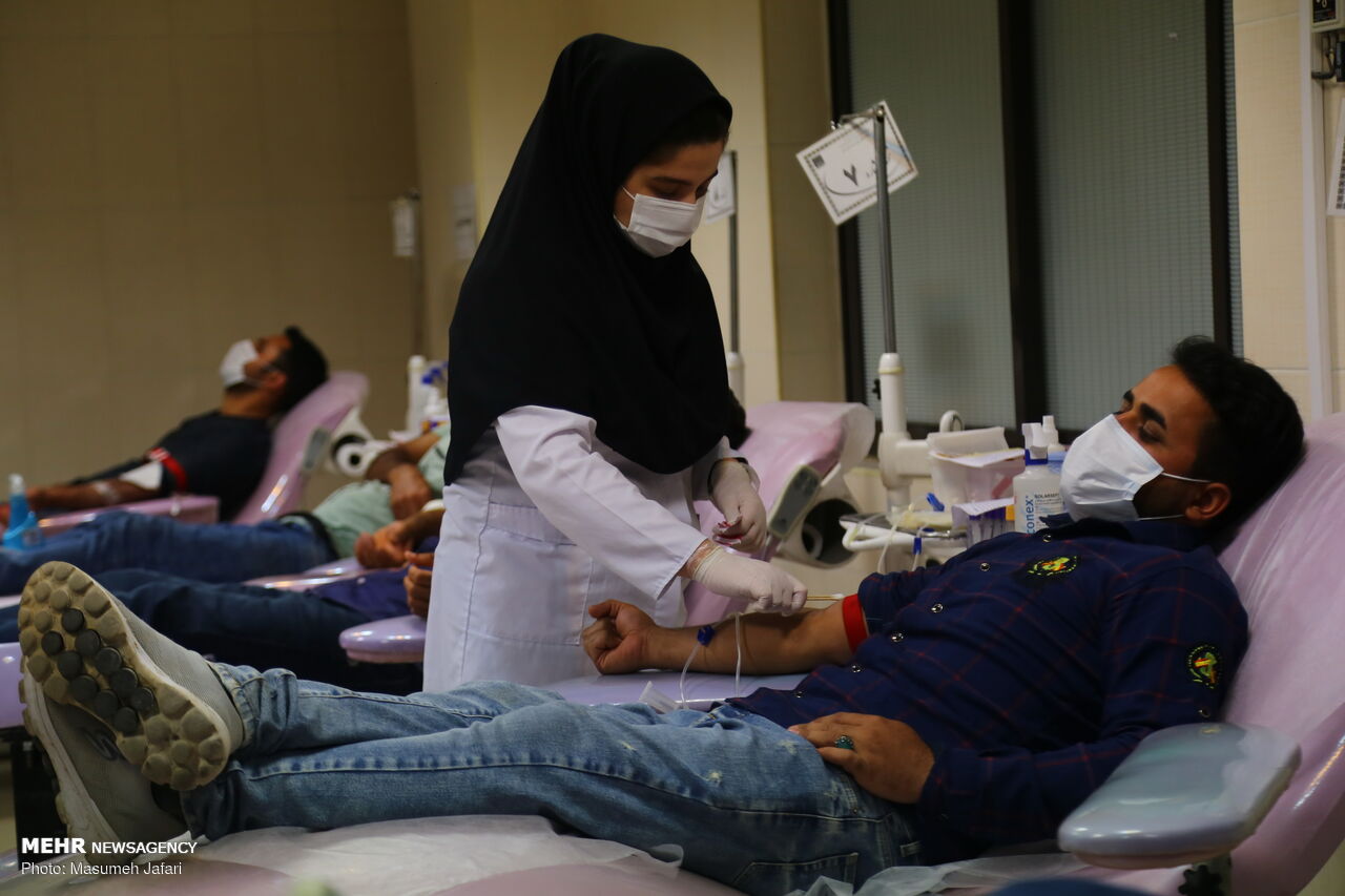 اهدای خون در شب های ماه مبارک رمضان / تصاویر