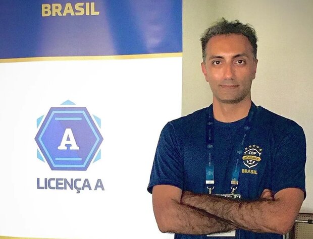 مربی ایرانی در فوتبال برزیل بدلیل توهین های هواداران استعفا کرد