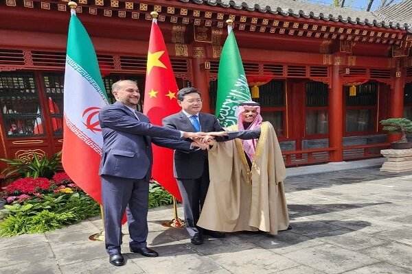 دیدار وزیر خارجه ایران و عربستان در پکن